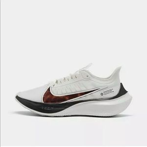 NWT Womens Nike Zoom Gravity Running Shoes
